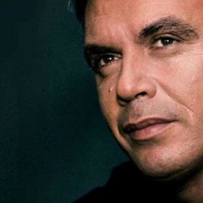 Πέθανε ο τραγουδιστής Μανώλης Λιδάκης