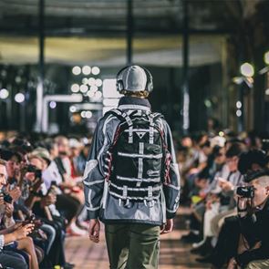Το athleisure στυλ της &quot;Eastpak x White Mountaineering&quot; συναντά την &lt;em>Ιαπωνία&lt;/em>