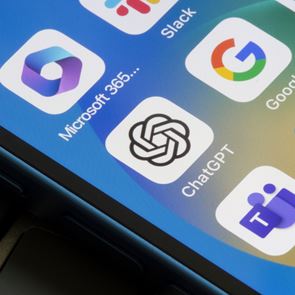Πώς το ChatGPT απειλεί τo μονοπώλιο της <em>Google</em>