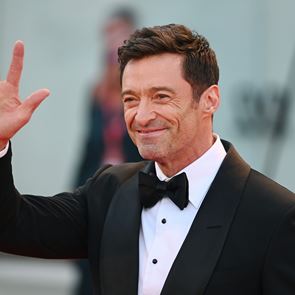 Μέχρι και ο Hugh Jackman φοράει eye patches