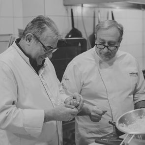 The Athenian House: Jerome Serres και Γιάννης Μπαξεβάνης μαζί στην Σαντορίνη