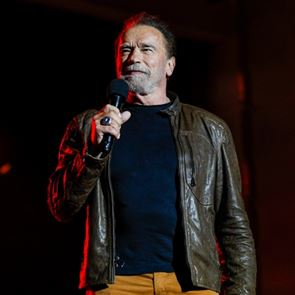 O Arnold Schwarzenegger ανυπομονεί να συνεργαστεί ξανά με τον Danny DeVito