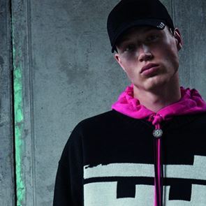 Αν θέλεις ρούχα που ξεχωρίζουν βρήκαμε τη συλλογή που πρέπει να αποκτήσεις