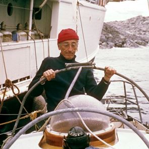 Το σκοτεινό προφίλ του Jacques Cousteau