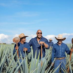 Γιατί οι celebrities το γύρισαν στην τεκίλα