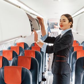 Μια συνήθειά στο αεροπλάνο που νευριάζει όλους τους αεροσυνοδούς