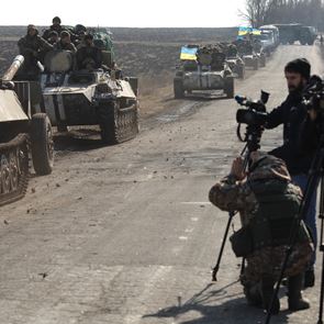 Σε εμπόλεμη ζώνη, πρώτη φορά