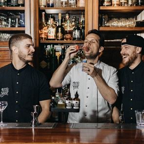 Στα Michelin των <em>μπαρ</em>, θα βρεις και ένα μαγαζί από τον Βόλο