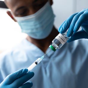 Τι ακριβώς σημαίνει η άρση της πατέντας των &lt;em>εμβολίων&lt;/em>