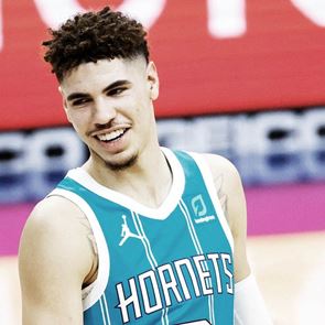Ο LaMelo Ball κάνει απλά αυτό που αγαπά