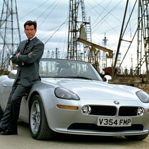Το γκαράζ του Pierce Brosnan θυμίζει εκείνο του 007