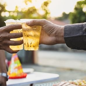 Η CIA ξέρει πόσο αντέχουμε ως Έλληνες στο ποτό