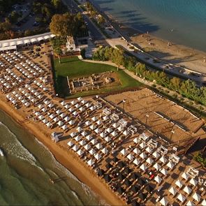 Ανοίγουν οργανωμένες παραλίες και διαδημοτικές μετακινήσεις