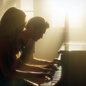 Ο Χριστόφορος Παπακαλιάτης και επίσημα στο Netflix με το &quot;Maestro