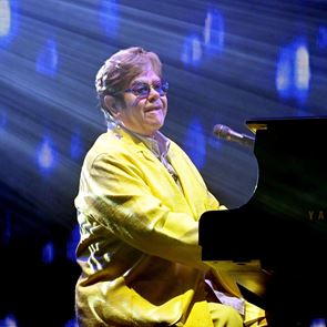 Ποιους έχει αποκαλέσει &quot;ηλίθιους&quot; ο Elton John