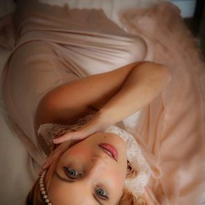 Πώς είναι να παίζεις με τον Jeremy Irons και στην Ελλάδα να παρενοχλείσαι σεξουαλικά