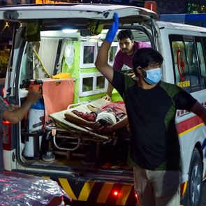 Εκατόμβη νεκρών από την επίθεση του ISIS στο αεροδρόμιο της Καμπούλ