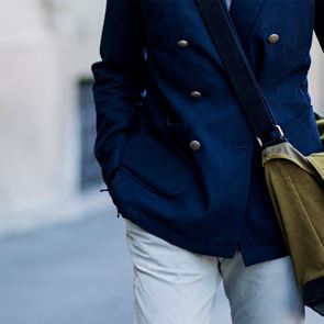 Η τσάντα ταχυδρόμου δεν έφυγε ποτέ από τη &lt;em>μόδα&lt;/em>