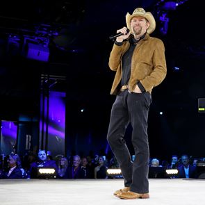 &#39;Έφυγε&#39; από τη ζωή ο τραγουδιστής της country, Toby Keith