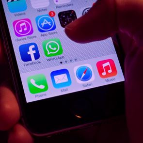 To Pink είναι ο νέος ιός του WhatsApp