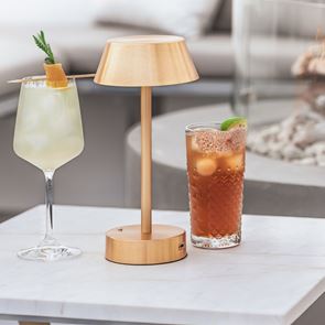 Η αθηναϊκή μπαρ σκηνή δένει στο νησί