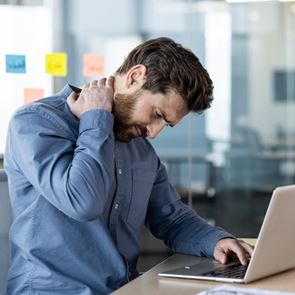 Αυχενικό: Μάθε πώς θα βελτιώσεις τη στάση σου