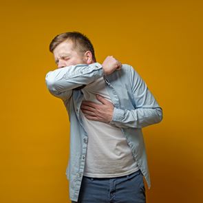 Τα συμπτώματα του μεταλλαγμένου κορονοϊού