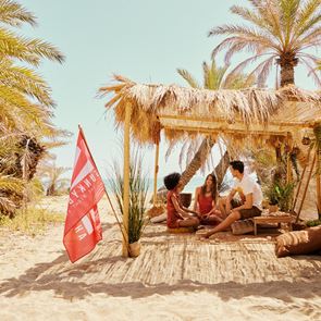 Η νέα καμπάνια της Funky Buddha μας ταξιδεύει σε έναν εξωτικό παράδεισο