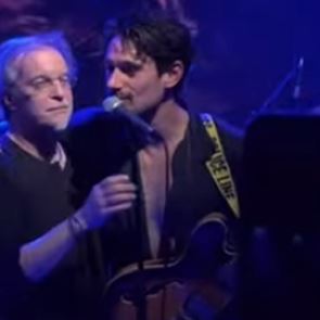 Ο Μίλτος Πασχαλίδης τραγουδά Φουρέιρα, το σύμπαν τον αποθεώνει