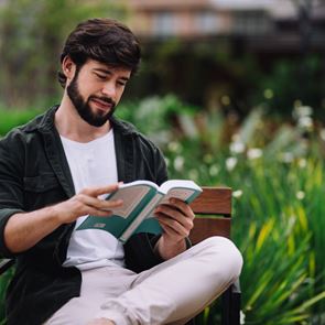 Αυτό είναι το βιβλίο που διαβάζουν όλοι αυτή τη στιγμή