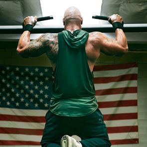 Μία εκρηκτική άσκηση για πλάτη από τον Dwayne Johnson