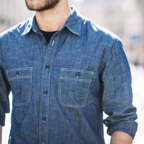 Chambray πουκάμισο αντί για τζην