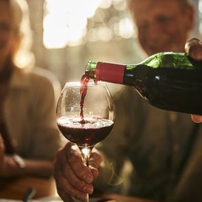 7 τρόποι για να πιεις αλκοόλ χωρίς να πάρεις θερμίδες