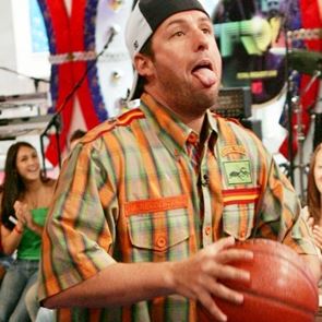 Ο Adam Sandler παίζει μπάσκετ με NBAers. Και είναι καλός