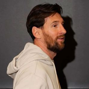 Πόσο κοστίζουν τα sneakers που φορούσε ο Lionel Messi στο Super Bowl