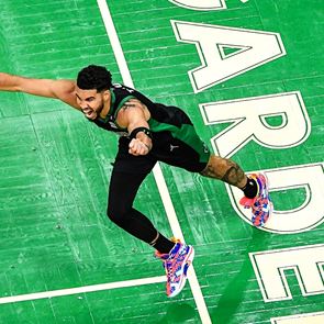 O Jayson Tatum καθαρίζει τους Nets, το Twitter τρελαίνεται