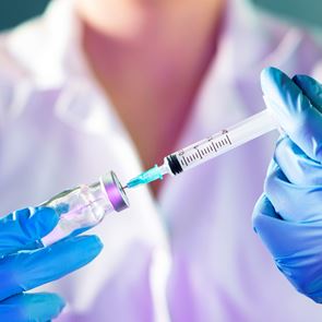 Γιατί διχάζει το &lt;em>εμβόλιο&lt;/em> της AstraZeneca