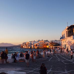 Μύκονος και Ιός πολύ κοντά σε lockdown