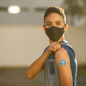 Τα κρούσματα στις μικρότερες ηλικίες οδηγούν στον εμβολιασμό των παιδιών