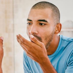 Βρήκαμε τρόπο για να γλιτώσεις από την κακοσμία στόματος