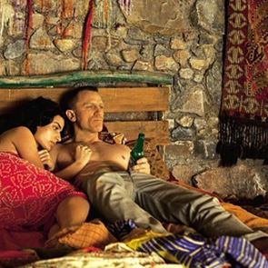 Όταν ο Daniel Craig θυμήθηκε την 007 σκηνή του με την Τόνια Σωτηροπούλου