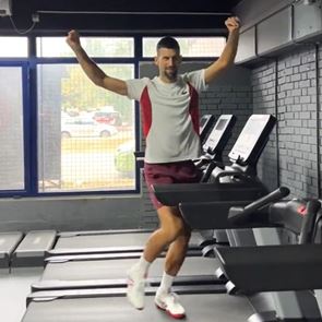 Ο Νόβακ Τζόκοβιτς που χορεύει συρτάκι στον διάδρομο γυμναστικής είναι ό,τι καλύτερο (video