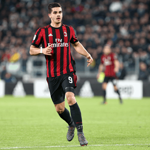 Μήπως το νο.9 της Μίλαν είναι καταραμένο