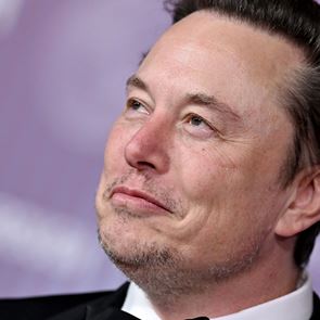 Ο Elon Musk κατηγορείται για ανάρμοστη <em>σεξουαλική</em> συμπεριφορά στη SpaceX