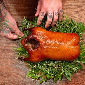 Η κουζίνα ενός πραγματικού καλλιτέχνη κάνει συναρπαστικό τον χειμώνα στο Fuga