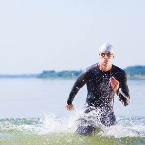 Κολύμπι vs. Τρέξιμο: Ποιο είναι πιο αποτελεσματικό