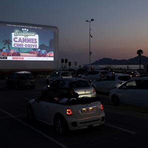 Το πάρκινγκ του Φεστιβάλ των Καννών έγινε drive in cinema