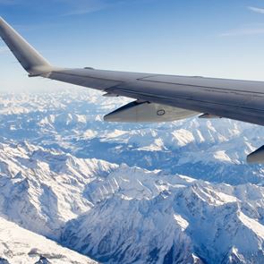 Οι σωστές ημέρες για να κλείσεις φθηνές πτήσεις, σύμφωνα με την Google