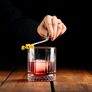 Γνώριζες γιατί το Negroni είναι κόκκινο