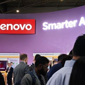 H Lenovo μάς έδειξε ένα laptop με ηλιακό πάνελ στην MWC 2025